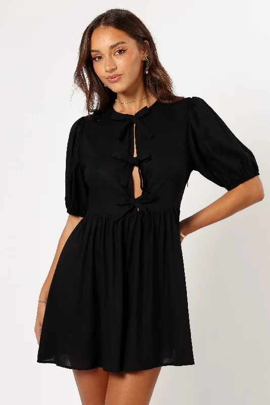 Chic Style, Always In Vogue Harlyn Mini Dress - Black Sleek Design