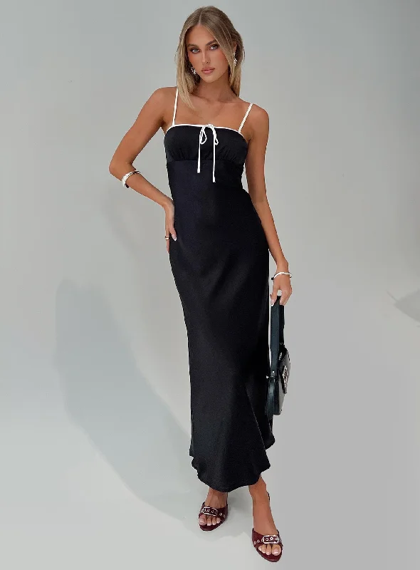 Casual Fashion Vasiliki Maxi Dress Black / White Effortless Style