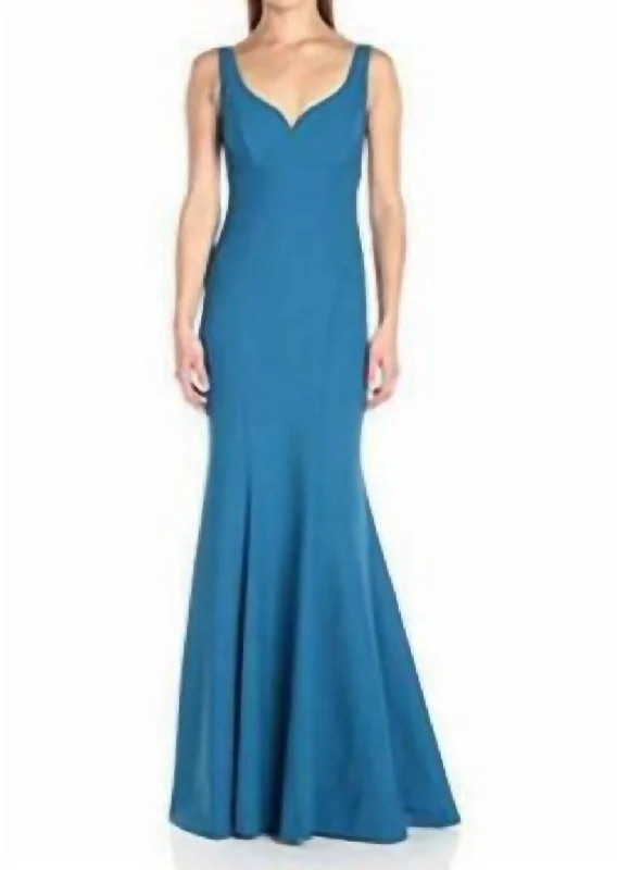 Chic And Trendy Sleeveless Sweetheart Neckline Maxi In Blue Minimalist Chic