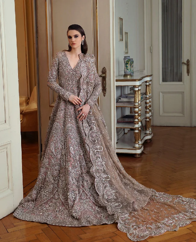 Fashion-Forward Offers Pakistani Bridal Dress in Classic Gown Dupatta Style Y2K Nostalgic Fashion Look