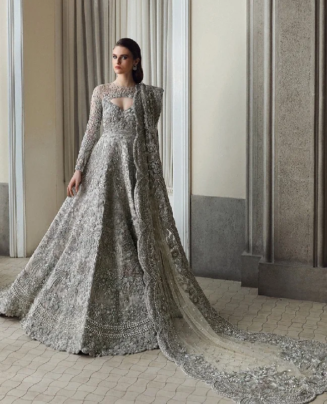 Avant-Garde Style Promotions Pakistani Bridal Walima Dress in Gown and Dupatta Style Cottagecore Rustic Charm Style