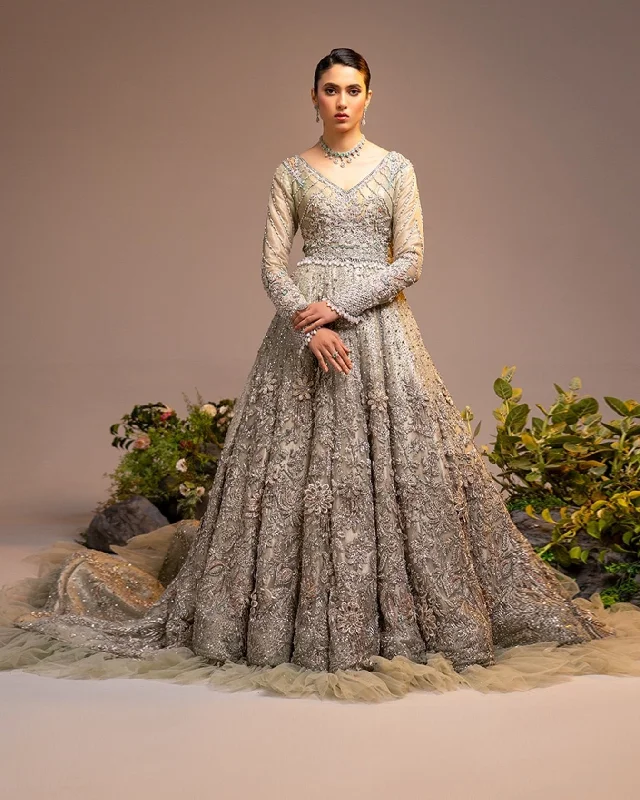 Fashionista Sale Royal Pakistani Bridal Outfit in Embellished Gown Style Flash Sale