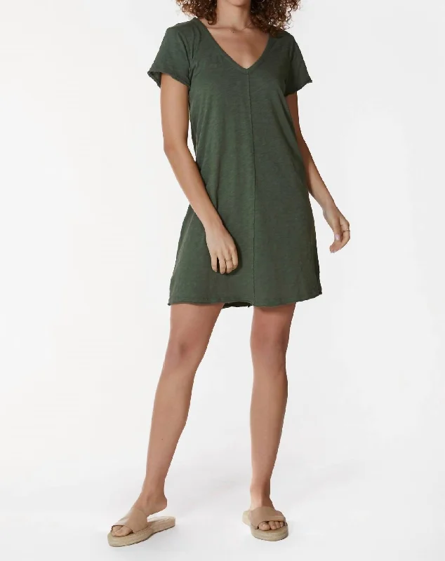 Season Sale Center Seam T-Shirt Dress In Garden Green Classic Timeless Elegant Style