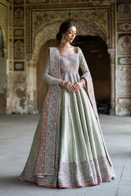 Sophisticated Style Offers Pakistani Bridal Dress in Pishwas and Lehenga Style Chic Allure