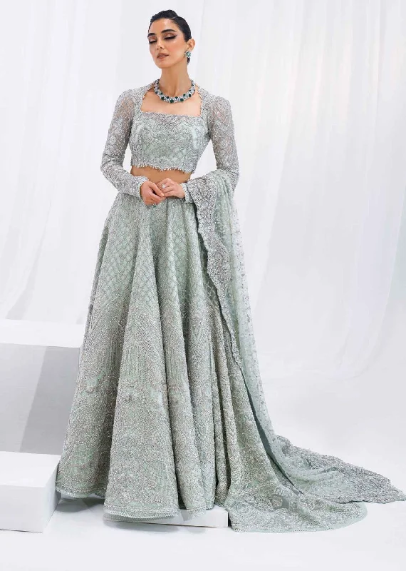 Flirty Fashion Discounts Pakistani Bridal Dress in Choli Lehenga Dupatta Style Sleek Design