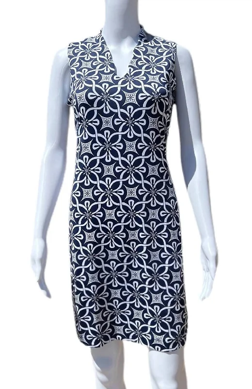 Sophisticated Fashion Women's Sleeveless Scallop Neckline Dress In Navy/white Flower Print Elegant Contour